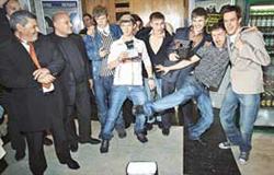 Владимир Меньшов не отдал приз «Сволочам»