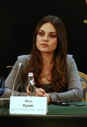Мила Кунис поработала в Москве переводчиком