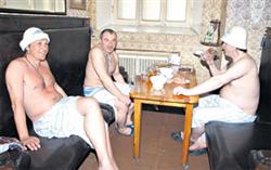 Фоменко справил юбилей с голыми мужиками
